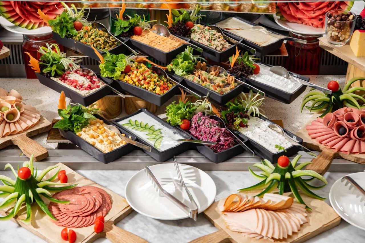Park Inn By Radisson Makkah Aziziyah Mekka Zewnętrze zdjęcie A buffet breakfast