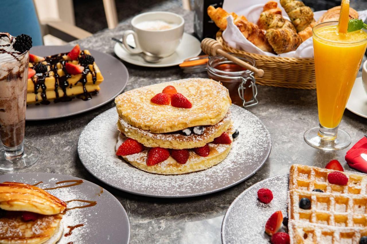 Park Inn By Radisson Makkah Aziziyah Mekka Zewnętrze zdjęcie Belgian waffles