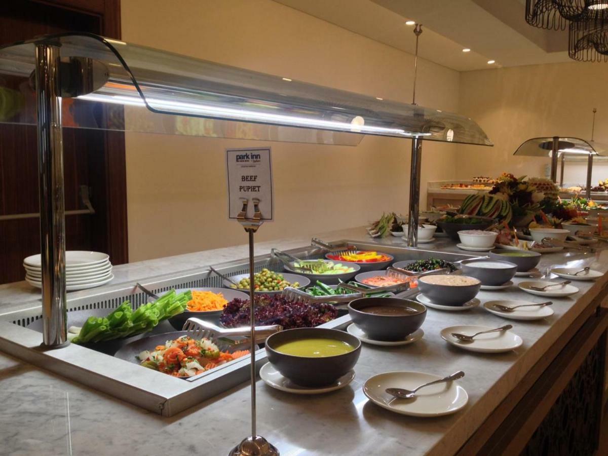 Park Inn By Radisson Makkah Aziziyah Mekka Zewnętrze zdjęcie Buffet at a luxury hotel