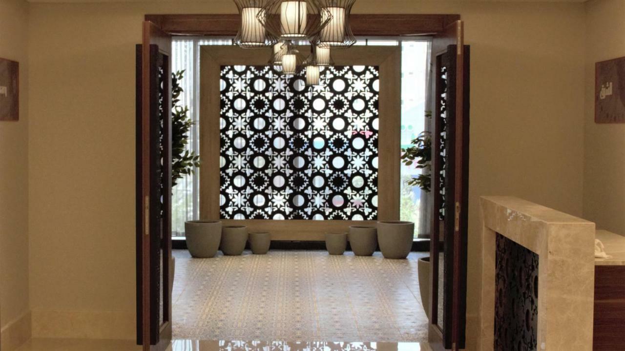 Park Inn By Radisson Makkah Aziziyah Mekka Zewnętrze zdjęcie A decorative panel of glass